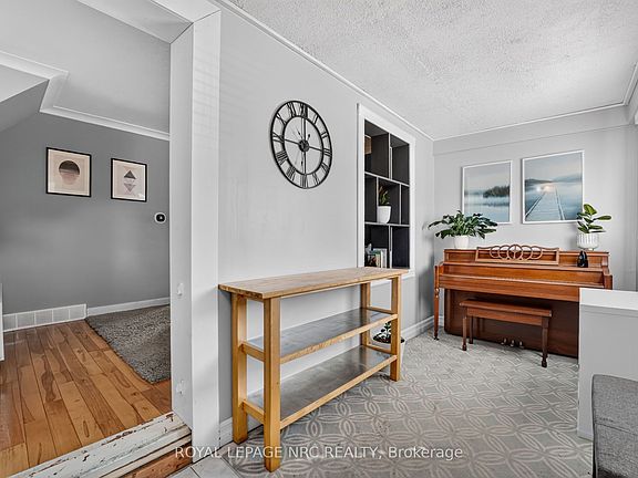 3rd image of 26 Lyndon St W