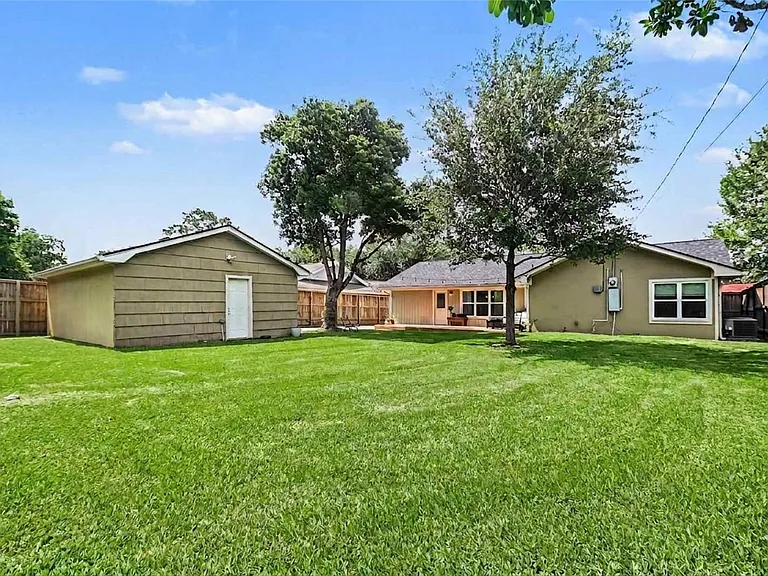 4831 Stillbrooke Dr — Photo 32