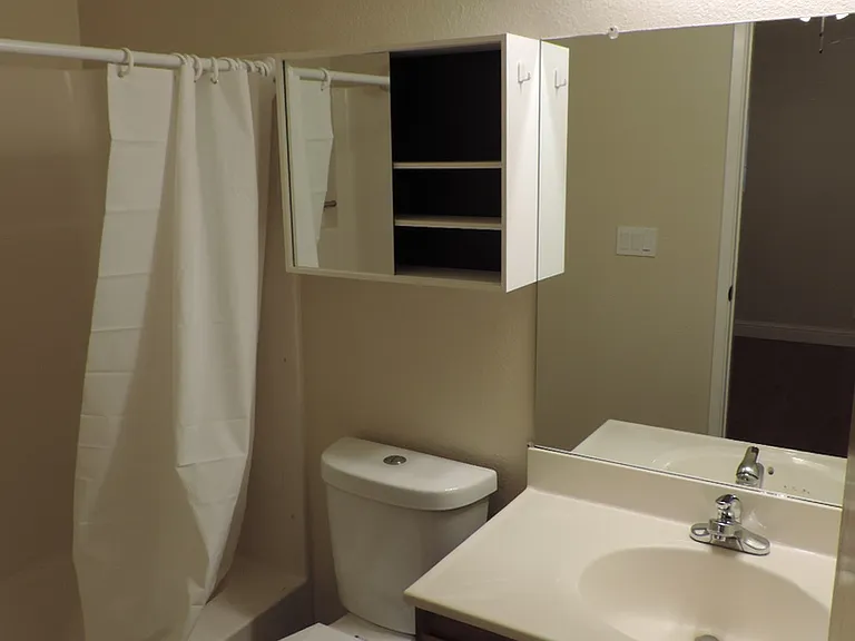 400 Laurel St — Photo 14