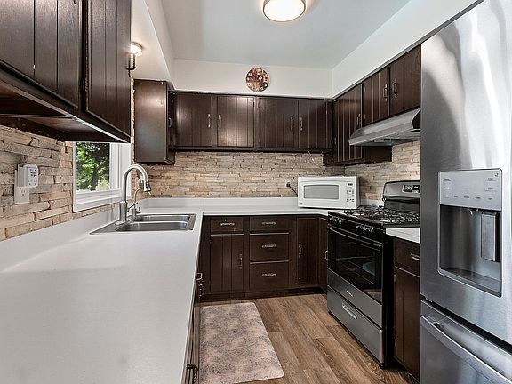 5th image of 15284 Loretta Ln