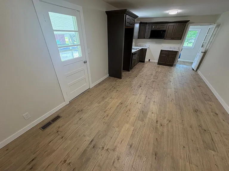 521 Greenwood Dr — Photo 4