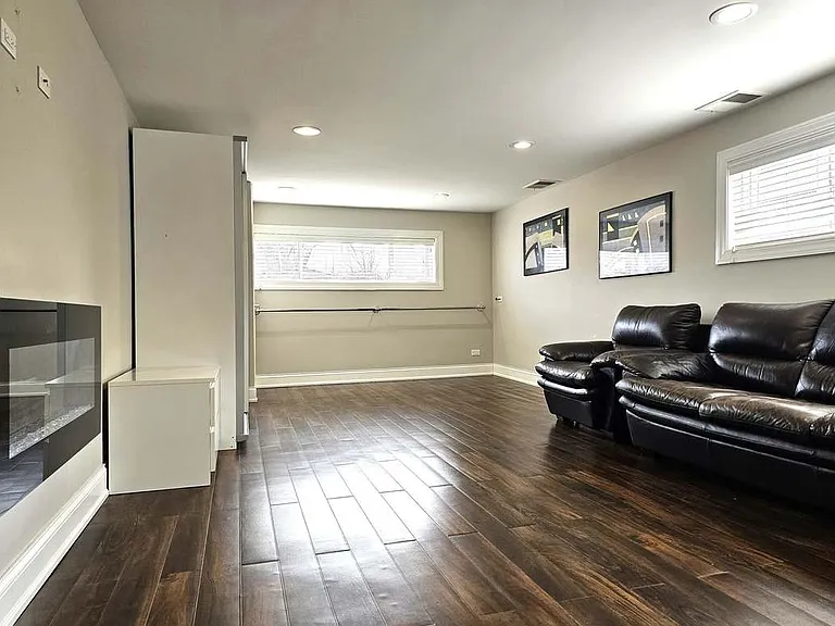 734 N Neva Ave — Photo 15