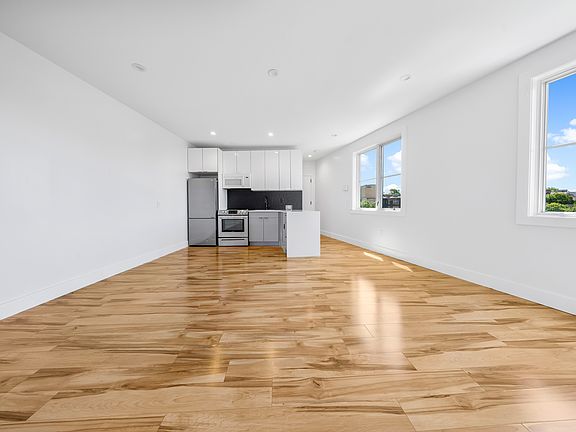 4th image of 33-29 Astoria Blvd N #2D