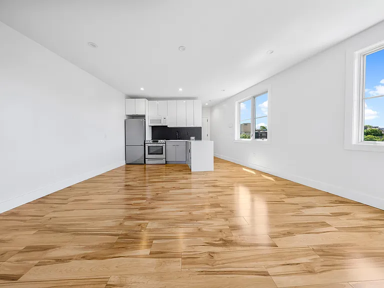 33-29 Astoria Blvd N #2D — Photo 4