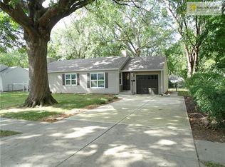 8212 Woodward St, Overland Park, KS 66204