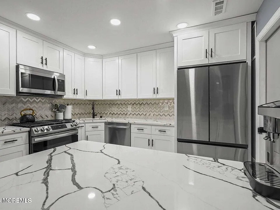 701 Zlotkin Cir #2