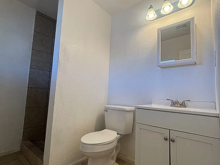 702 Adams Ave — Photo 9