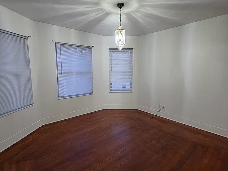 123 Cowden St — Photo 2
