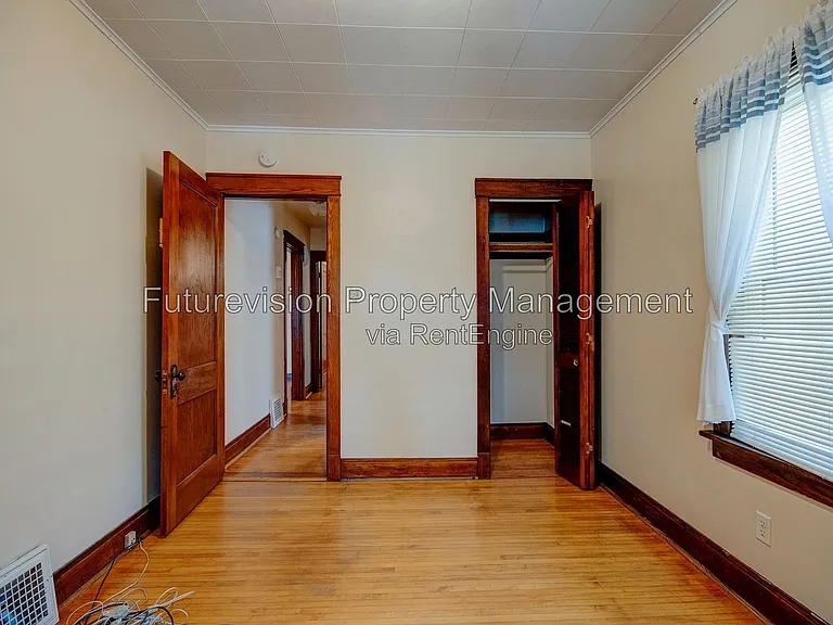 1105 Summit St — Photo 5