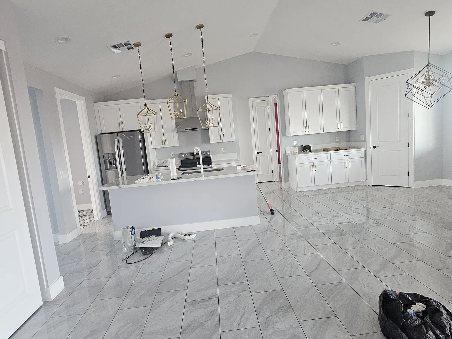 4 bed, 2.5 bath, 2187 sqft, $2,300 — Photo 3