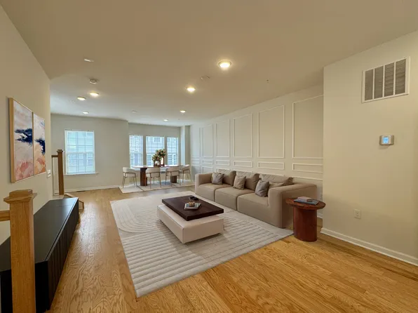 2 Gala Ct, Livingston, NJ 07039