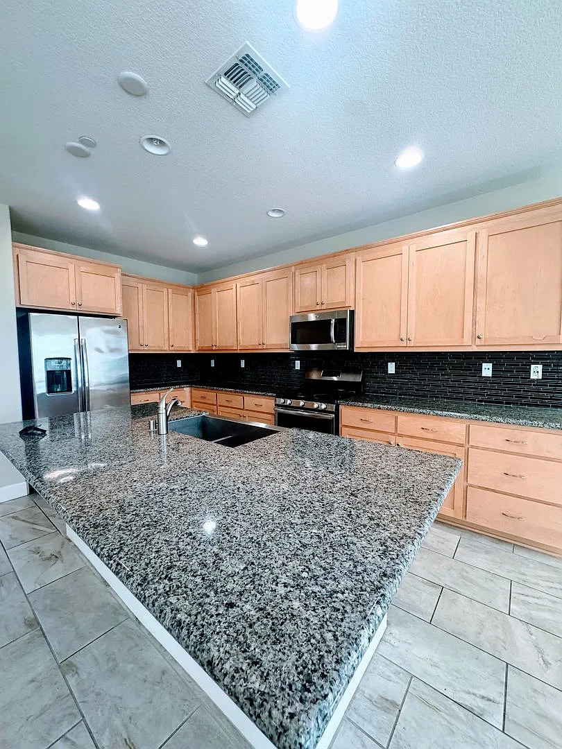 Beautiful 3-Bedroom, 2 Story Home in a Great Folsom Neighborhood — Photo 3
