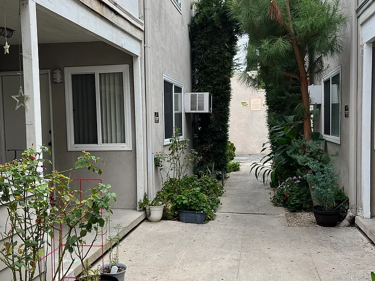 5754 Hazeltine Ave #2 — Photo 3