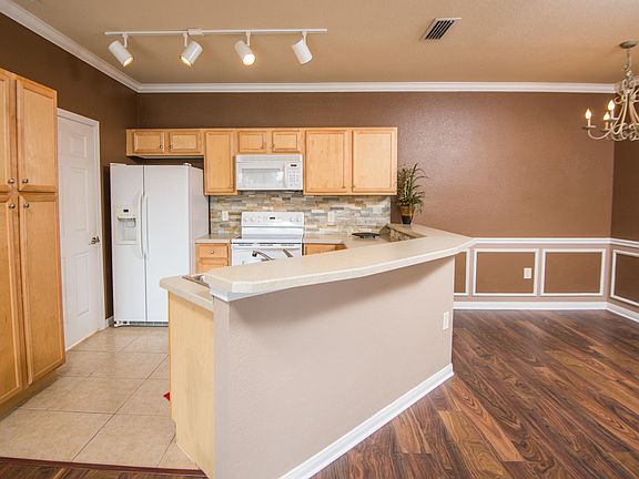 4th image of 260 OLD VILLAGE CENTER #8109