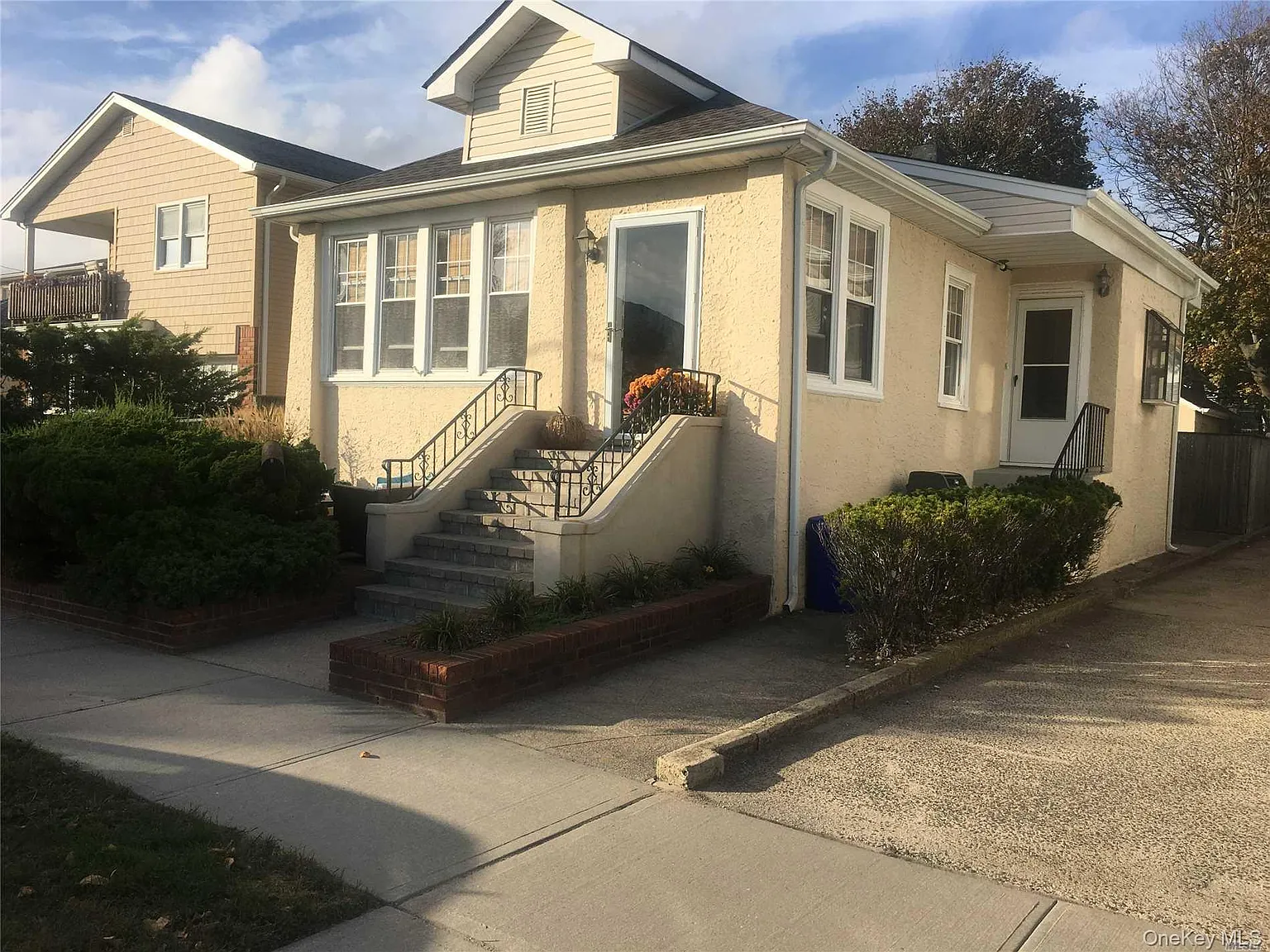 2 bed, 1.0 bath, 1000 sqft, $3,600 — Photo 1