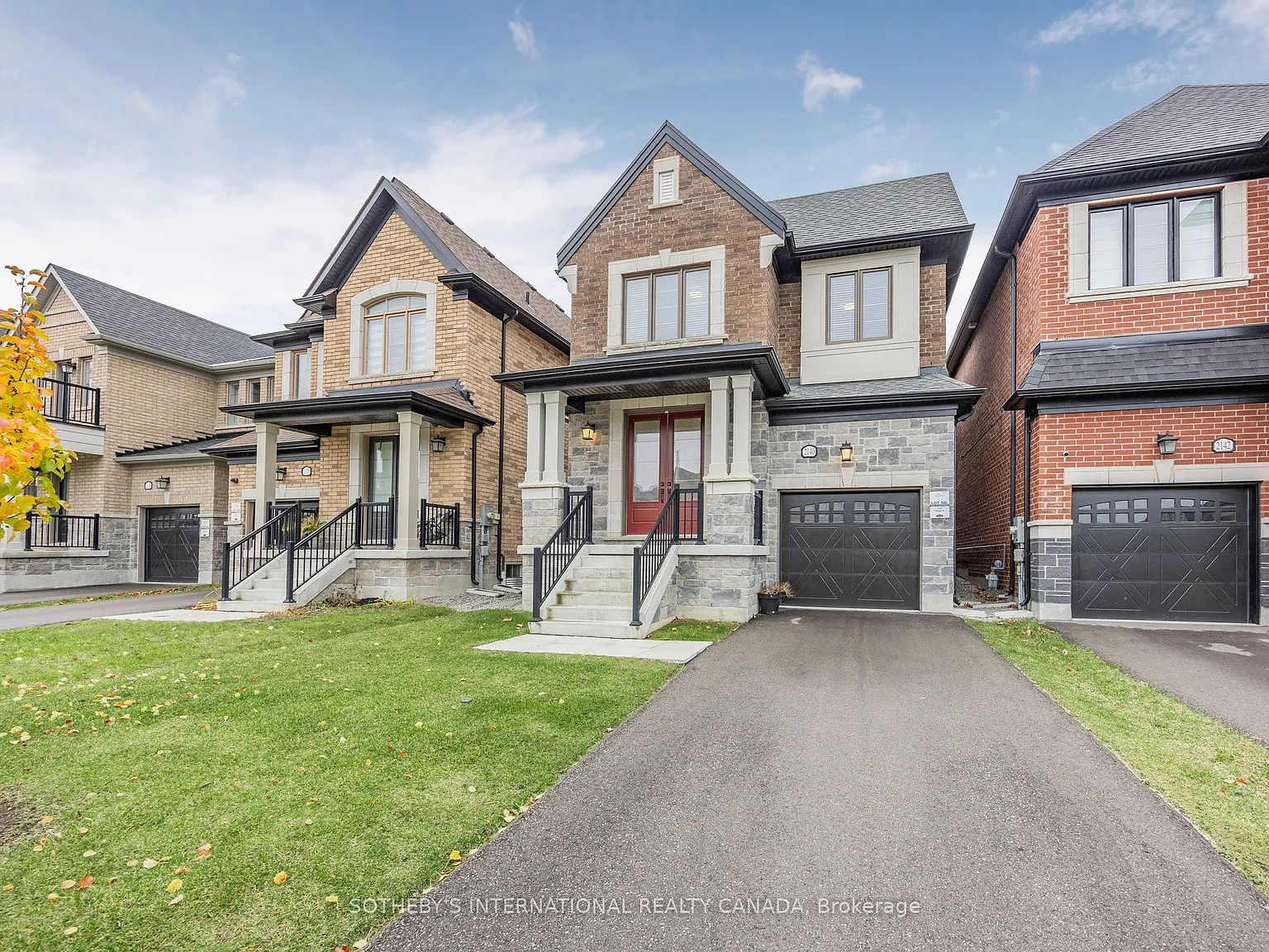 4 bed, $2,900 — Photo 1
