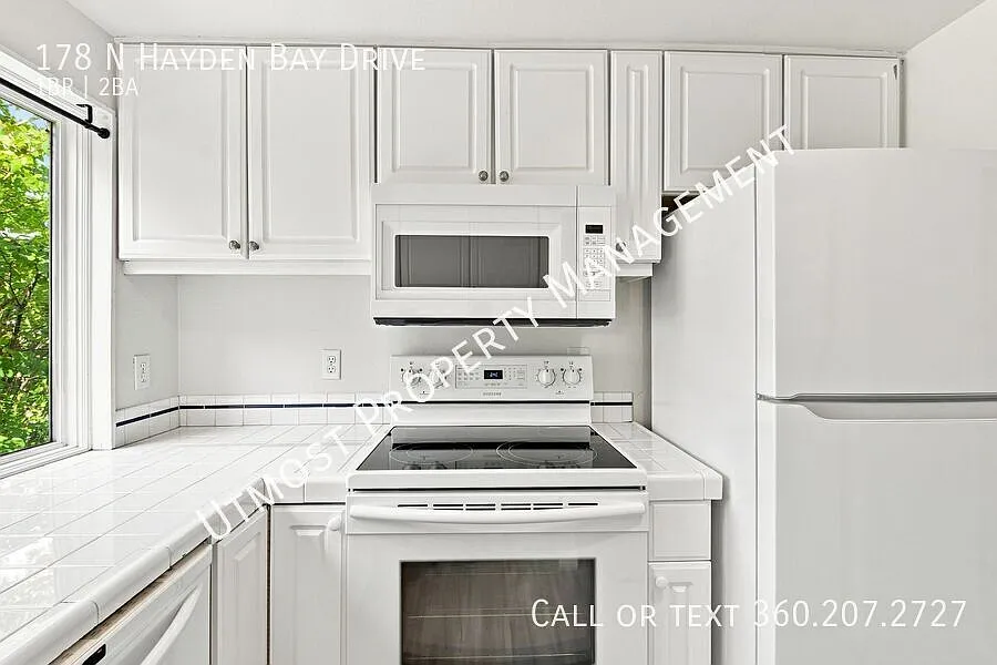 1bd With River Views! This Place Is It. Overlooking The Columbia River — Photo 4