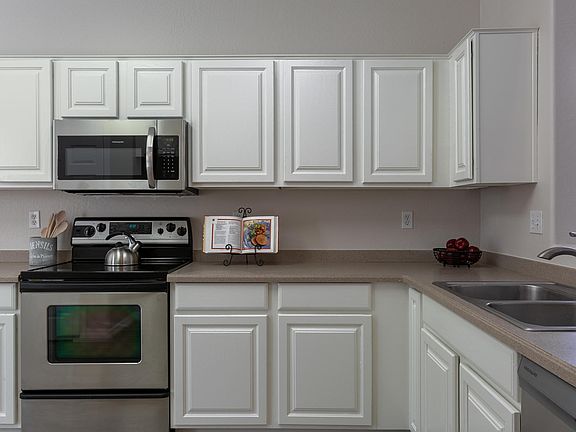 2nd image of 10020 W Raymond St