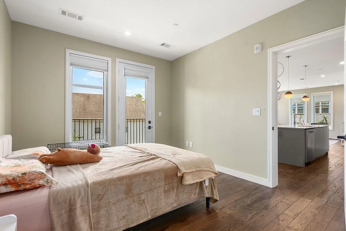2 bed, 2.0 bath, 1128 sqft, $3,500 — Photo 4