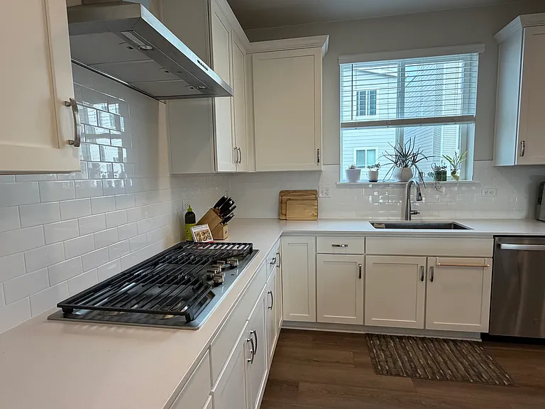 5266 Robb St — Photo 7