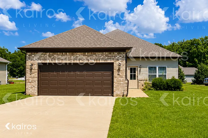 30 Hawk Ln