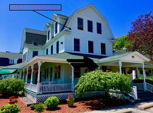 8513 Portage Point Dr, Onekama, MI 49675