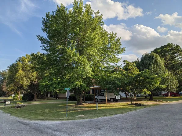 1709 E Apache Trl, Granbury, TX 76048
