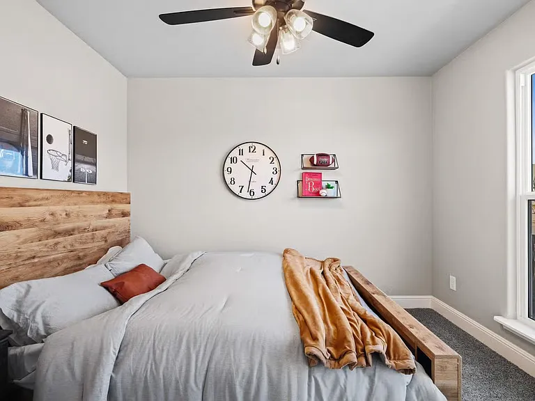 206 SW Vicki St — Photo 9