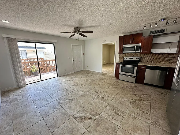 637 Executive Center Dr #N203 — Photo 5