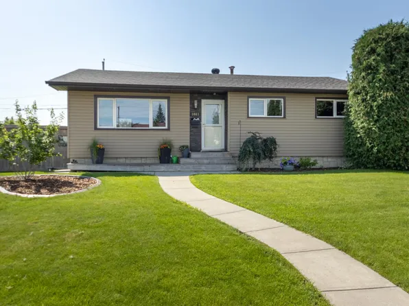 8003 136th Ave NW, Edmonton, AB T5C 2K8