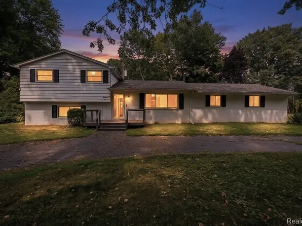 2720 Merelus Dr, Waterford, MI 48329