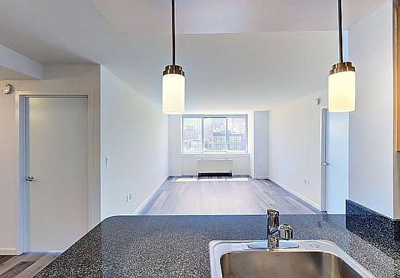 3rd image of 229 Chrystie St APT 415