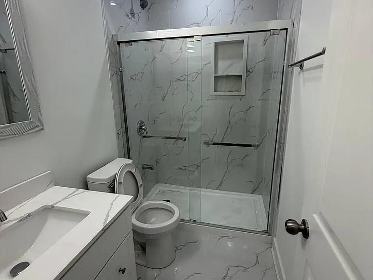 1612 Capri Cres #LOWER — Photo 10