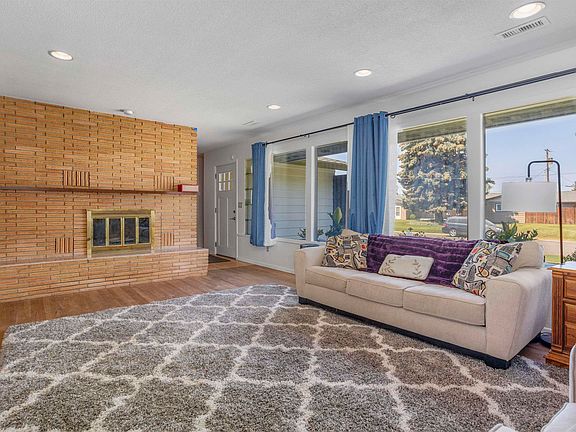3rd image of 2056 Hudson Ave