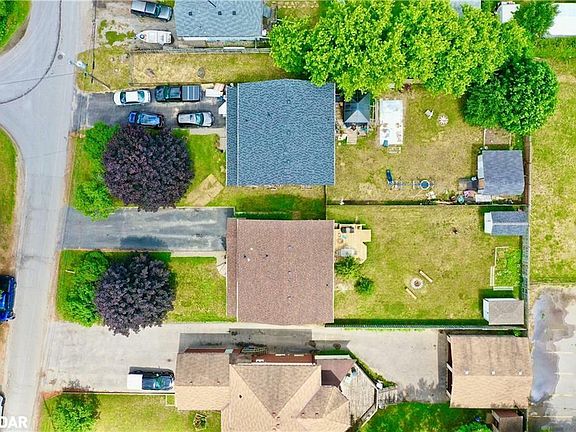 3rd image of 2055 Lilac Dr