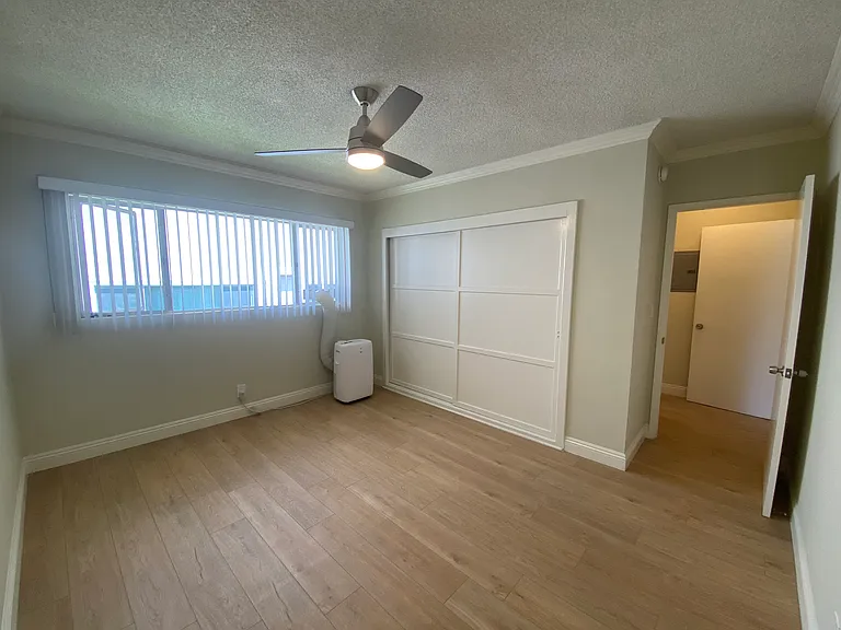 122 N Wetherly Dr #5 — Photo 18