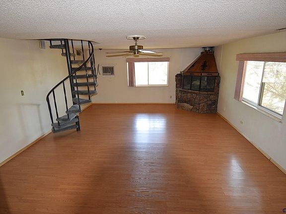 3rd image of 729 Oak Ave