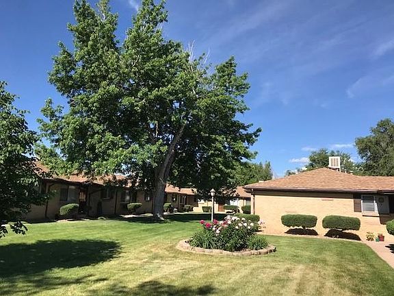 Love those flowers and trees!  