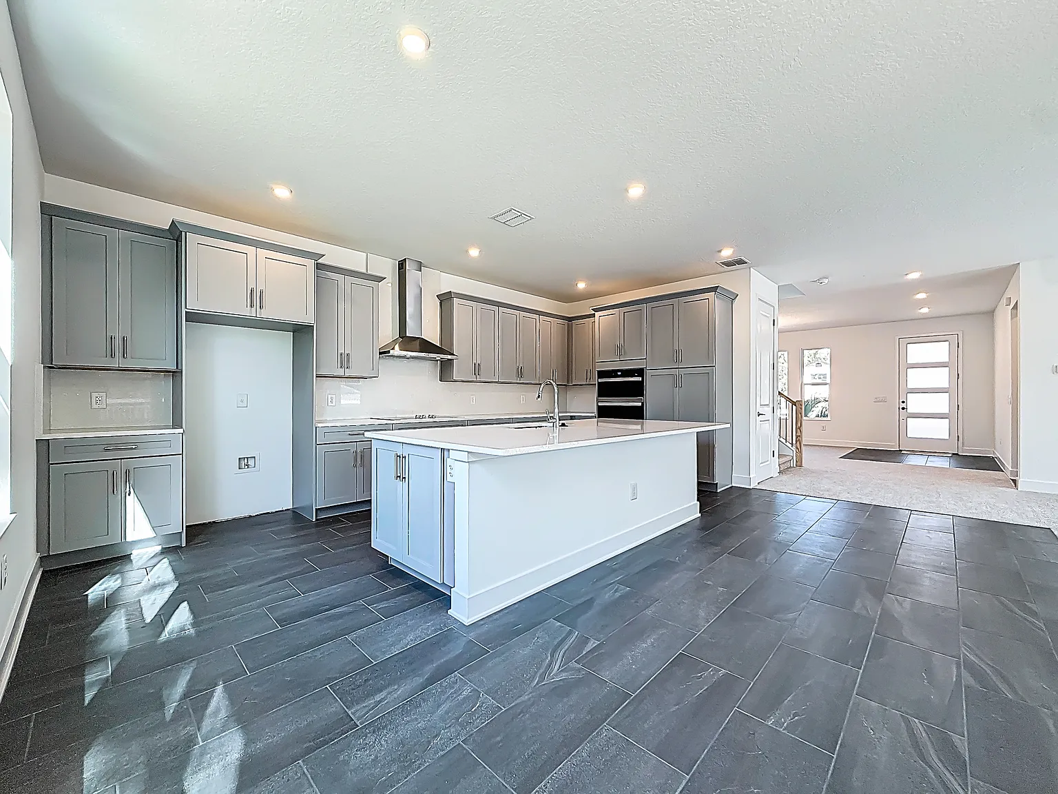 4 bed, 3306 sqft, $8,900 — Photo 2