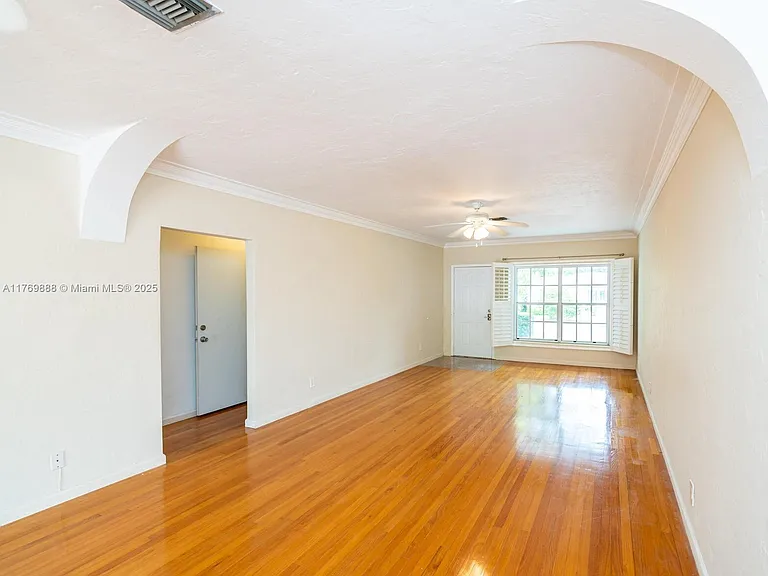 9441 Byron Ave — Photo 11