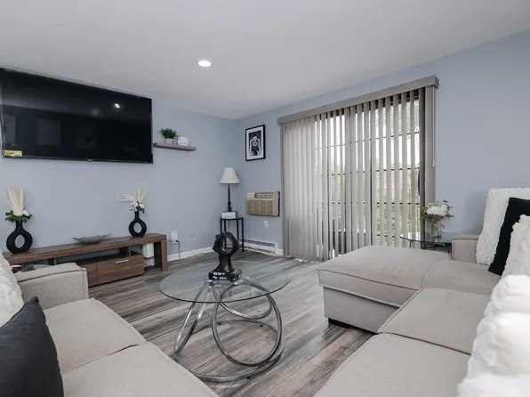 3 Royal Crest Dr #10D, Randolph, MA 02368