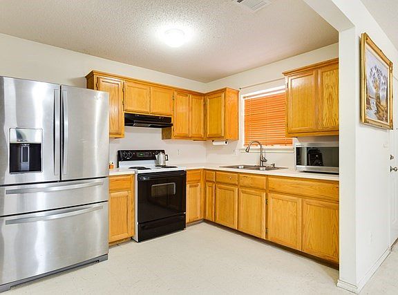 5th image of 9227 N 32nd Ln