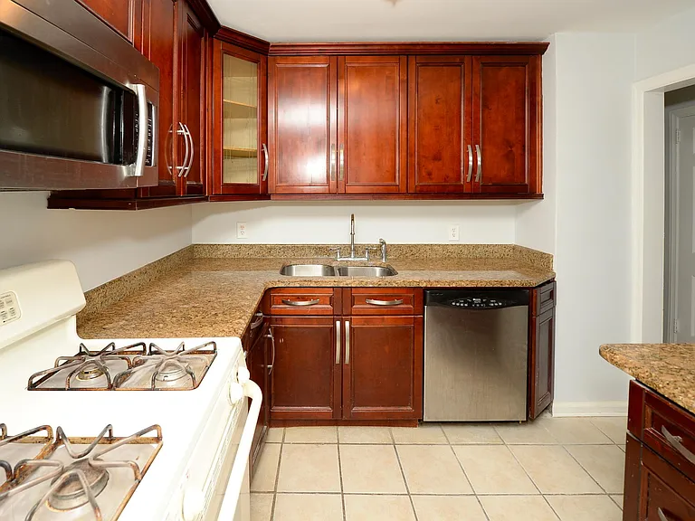 38-49 Vanore Dr — Photo 9