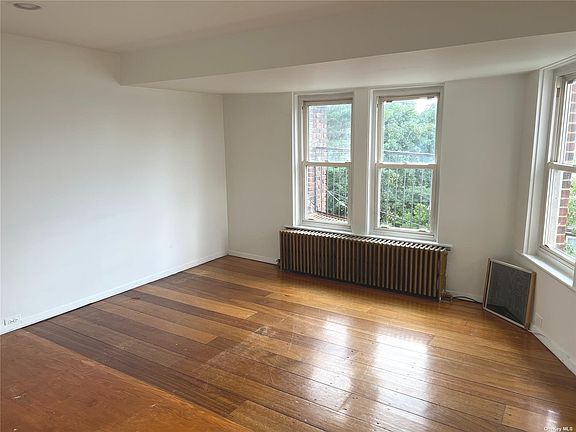 3rd image of 378 Sea Cliff Ave APT 5