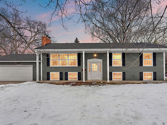 2nd image of 3511 Maplewood Dr
