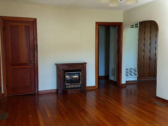 5th image of 234 Sycamore Ave