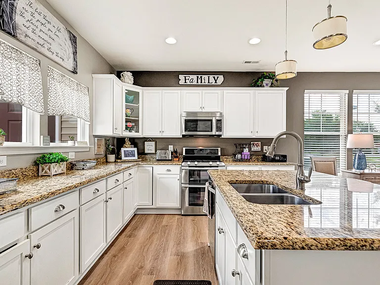 9113 Rutland Greens Way — Photo 10