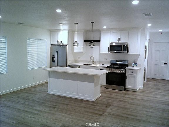 3rd image of 120 E 68th St