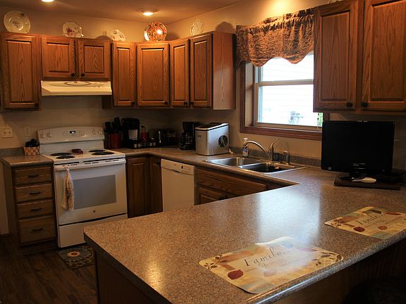 5th image of 208 4th St SE