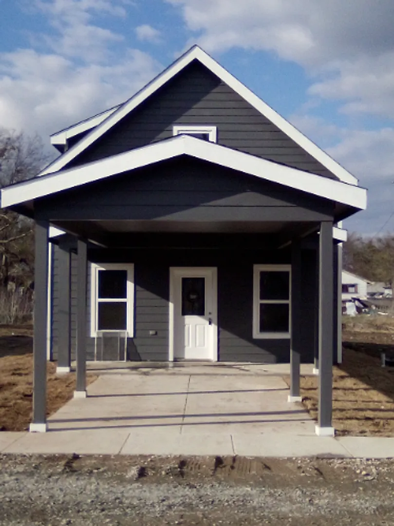 114 E Oak St — Photo 1